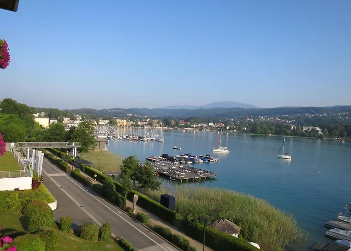 Seecorso By Interhome Velden am Wörthersee